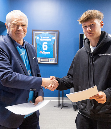 Matvey Bardachev signs a new Zenit contract
