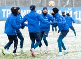 Photos from training in the snow before the match with Sochi