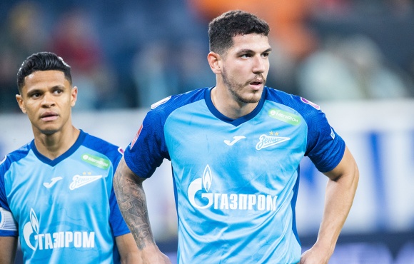 Krasnodar v Zenit: Douglas Santos and Nino start the game