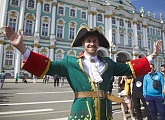 Davai Davai!: Nicolas Lombaerts appears on Palace Square as Peter the Great to help Maxim Kutin