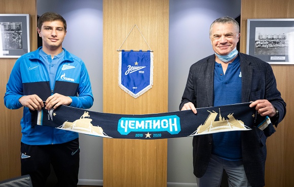 Young goalkeeper David Byazrov signs a new Zenit contract