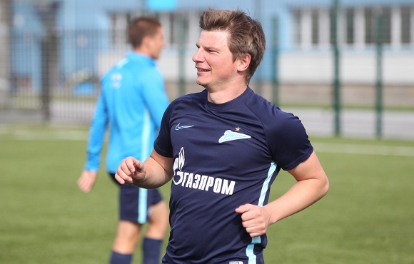 Andrey Arshavin trains with the Gazprom Academy players