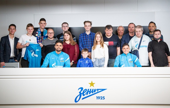 The winners of our Zenit Sportsforecast competition visited team training and met the players
