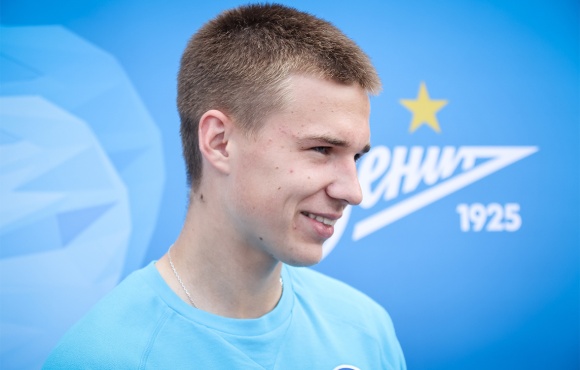 Yaroslav Mikhailov will spend the season on loan at Schalke 04