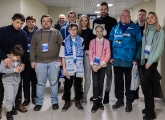 The winners of the Zenit-Sportprognosis competition watch the match alongside Stanislav Kritciuk