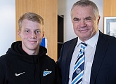 Two Gazprom Academy graduates sign professional contracts