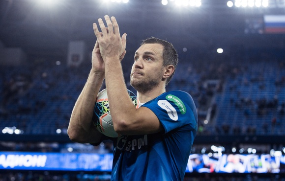 Artem Dzyuba signs new Zenit deal to keep him at the club