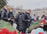 The Gazprom Academy visit the Piskaryovskoye Memorial Cemetery