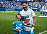 Claudinho collects his 2021/22 G-Drive Player of the Year award