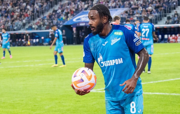 Zenit v Dynamo: Wendel and Adamov start the game