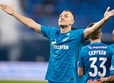 Artem Dzyuba scores the 250th Zenit goal of the Gazprom Arena era